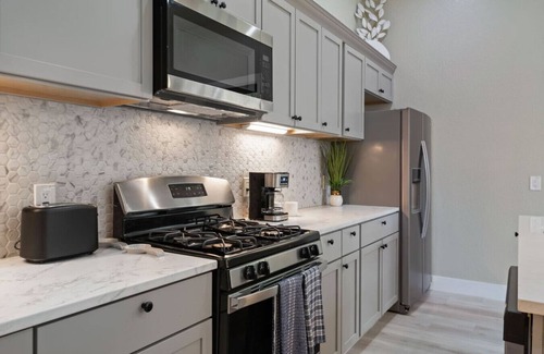 St. Johns Casa | New & Central 2BR Home w/ Patio