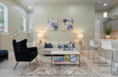 St. Johns Casa | New & Central 2BR Home with Patio