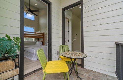 St. Johns Casa | New & Central 2BR Home with Patio