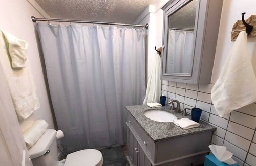 Benton Harbor Cabaña | NEW ★| Central Air| Huge yard | Cozy