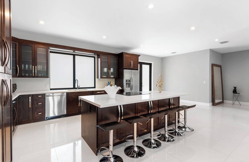 Ludlam Casa | New Central Miami Home, Sleeps 20, 70' TV, Pool, Game Room, Spacious Backyard