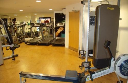 Woking Apartamento | New Central Woking 1 and 2 Bedroom Apartments with Free Gym, close to Train Station