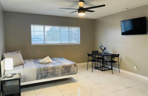 Los Angeles Apartamento | New Centrally! 2 bedroom Apartment in Los Angeles by the Airport.