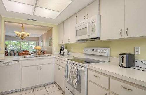 The Meadows Condominio | NEW! Charming 2/2 Condo Meadows Wedgewood Top Floor