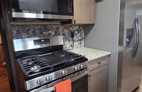 Montrose Cabaña | NEW! Charming 2-3 bedroom cottage with AC in the heart of Montrose.