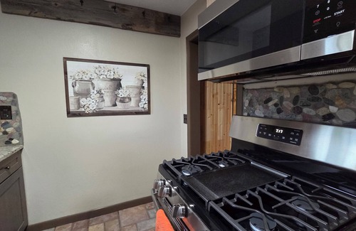 Montrose Cabaña | NEW! Charming 2-3 bedroom cottage with AC in the heart of Montrose.