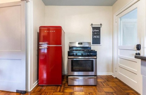 Gainesville Casa | NEW! Charming 2-Bedroom House - 0.8 Mile Walk to Stadium and Midtown!