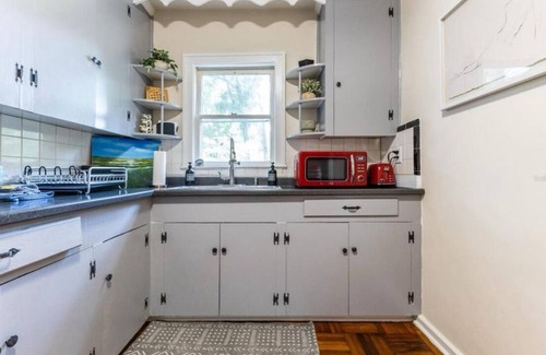 Gainesville Casa | NEW! Charming 2-Bedroom House - 0.8 Mile Walk to Stadium and Midtown!