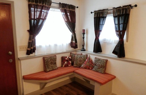 Oakhurst Apartamento | NEW CHARMING 2 BEDROOMS UNIT CLOSE TO EVERYTHING