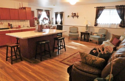 Oakhurst Apartamento | NEW CHARMING 2 BEDROOMS UNIT CLOSE TO EVERYTHING