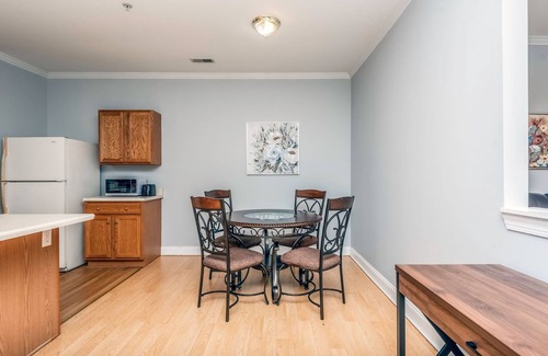 Cornelius Condominio | *New* Charming 2BR Lake Norman Condo near Charlotte
