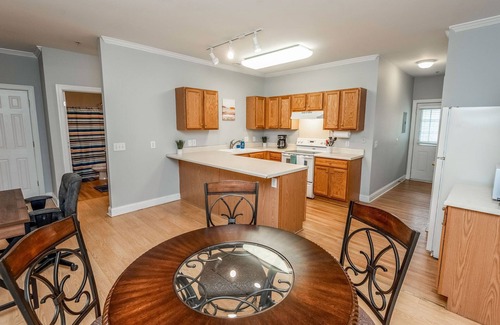 Cornelius Condominio | *New* Charming 2BR Lake Norman Condo near Charlotte