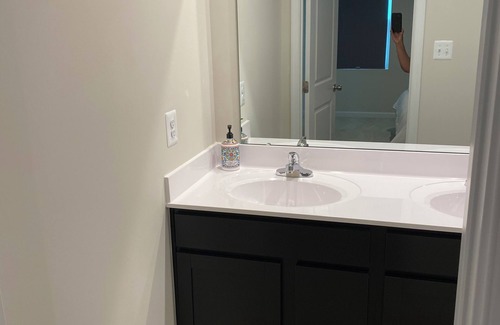 Winchester Casa | New Charming 3-bedroom townhome with WiFi and AC in Winchester