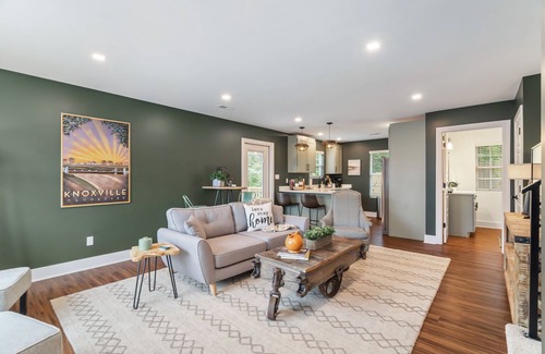 Powell Casa | New, charming 3-bedroom townhome with all amenities in convenient location