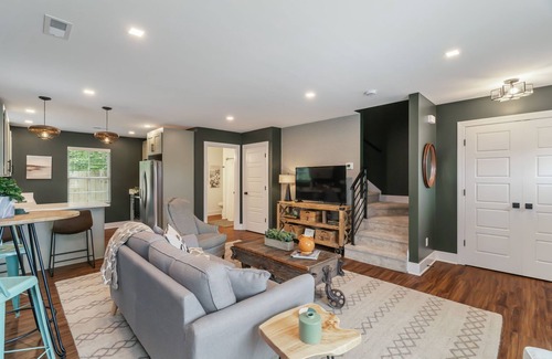 Powell Casa | New, charming 3-bedroom townhome with all amenities in convenient location