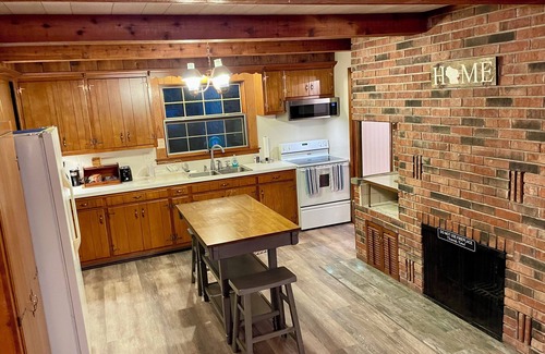 Sheboygan Casa | NEW! Charming 3BR/2BA Lake House in the Woods of the desirable Black River area