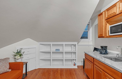 Waverly Condominio | NEW! Charming Belmont Condo Near Boston