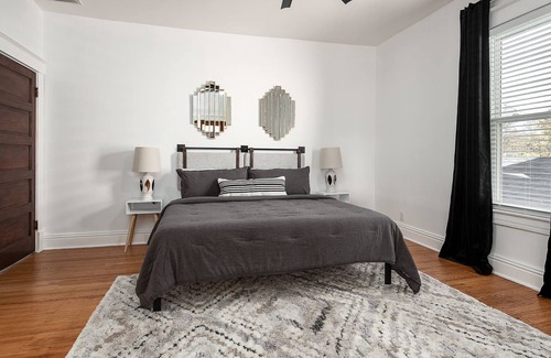 Clifton Apartamento | New! Charming City Walk Condo - King bed - DT!