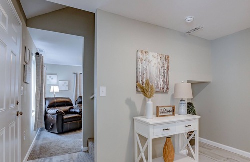 Lindenwald Casa | New Charming & Comfy~Walk to Restaurants~Backyard!