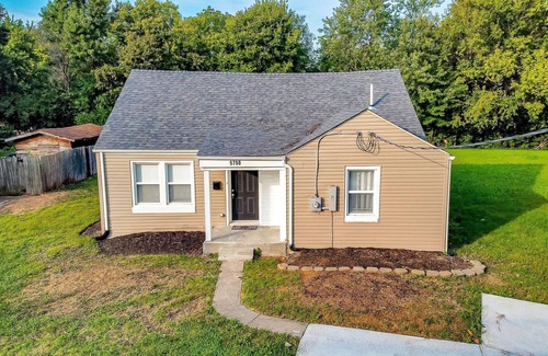 Lindenwald Casa | New Charming & Comfy~Walk to Restaurants~Backyard!