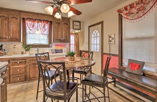 Manchester Casa | NEW! Charming + Cozy Getaway < 2 Mi to Main St!