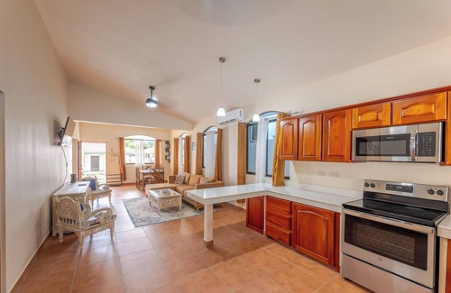 Esterillos Oeste Casa | New charming home in gated community + private pool