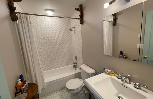 Kenmore Cabaña | New Charming Lakeview Cottage in Downtown Kenmore