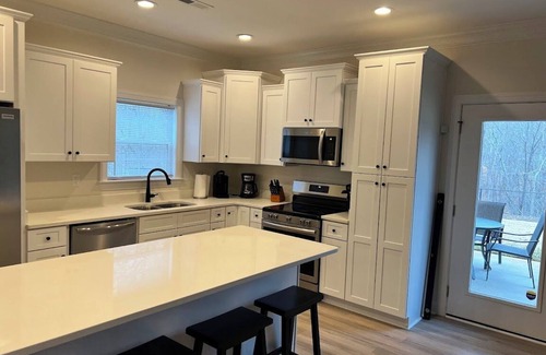 Seneca Casa | New! Charming New Modern 4/2.5 Home in Clemson SC - Just 5 minutes to Clemson U