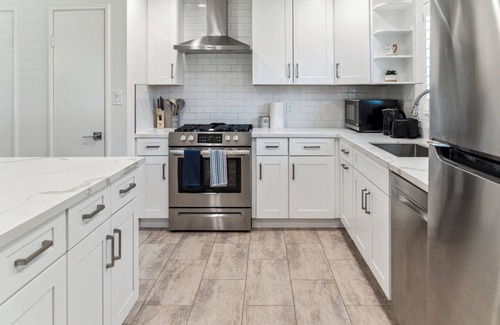 Castro Casa | NEW! Charming Oasis In Central Silicon Valley ~4beds~ beautiful backyard~