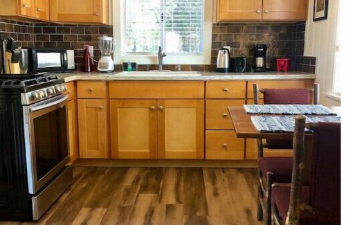 Midpines Cabina | NEW - Charming Red Cabin near Yosemite