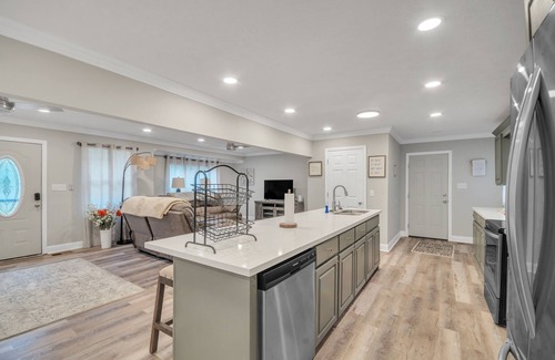 Clinton Casa | NEW! Charming Southern Retreat Near Historic Downtown