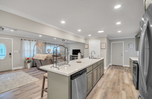 Clinton Casa | NEW! Charming Southern Retreat Near Historic Downtown