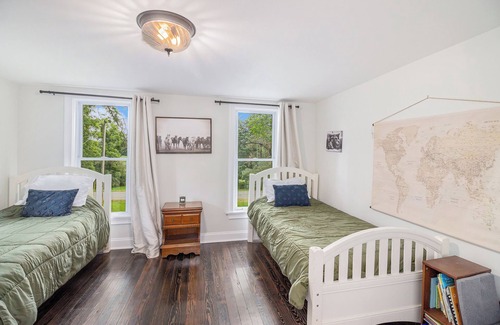 Grass Lake Otro | NEW Charming & Spacious Farmhouse Retreat in Grass Lake, MI