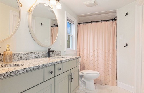 Grass Lake Otro | NEW Charming & Spacious Farmhouse Retreat in Grass Lake, MI