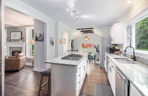 Grass Lake Otro | NEW Charming & Spacious Farmhouse Retreat in Grass Lake, MI