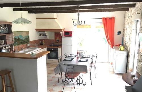 Brujas Casa | Nuevo! Encantadora casa de piedra con piscina privada en un entorno idílico