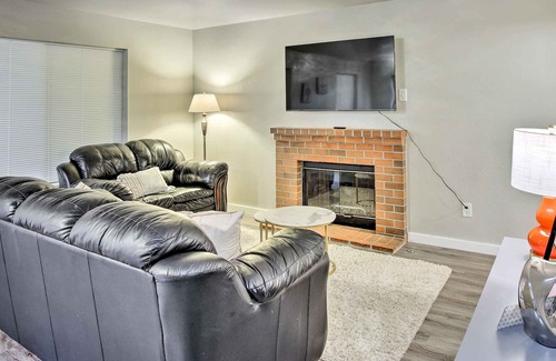 University Place Casa | NEW! Charming University Place Getaway w/ Deck!