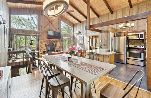 Bushkill Chalet De Esquí | NEW! Charming Porter House in the heart of the Poconos