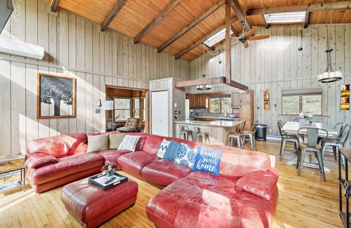Bushkill Chalet De Esquí | NEW! Charming Porter House in the heart of the Poconos