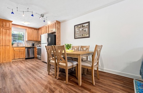 Auburn Apartamento | NEW Cheerful Auburn Getaway!