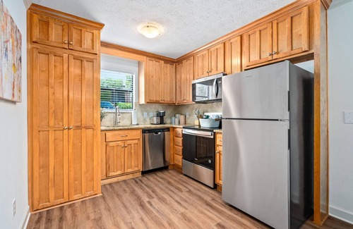 Auburn Apartamento | NEW Cheerful Auburn Getaway!