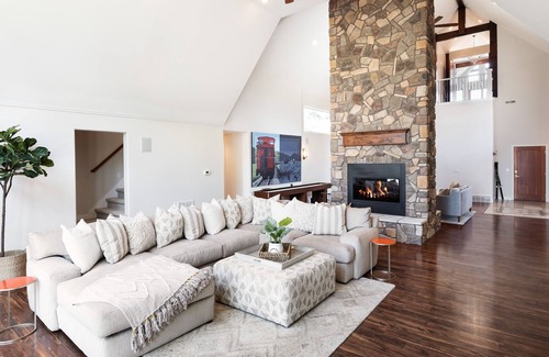 Park City Casa | New! Chef’s Kitchen, 15 min to Deer Valley Gondola 2.6ac Privacy, Hot tub, Sauna