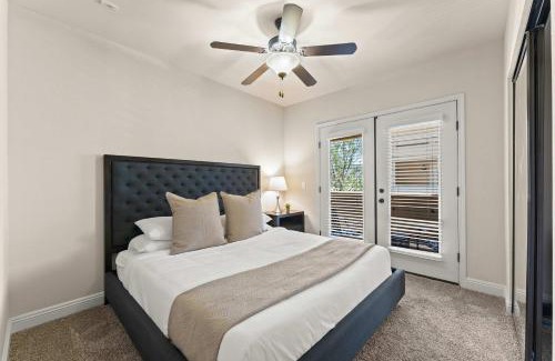 Reno/Tahoe Airport Apartamento | NEW Chic 2BR Stay with Heated Pool Gym & Mini Golf