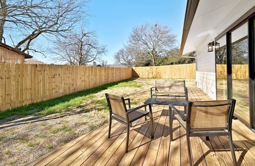 North Austin Civic Association Casa | New! Chic & Modern 3BR Home in North Austin!