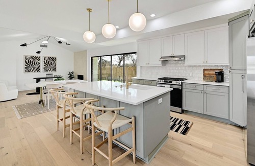 North Austin Civic Association Casa | New! Chic & Modern 3BR Home in North Austin!