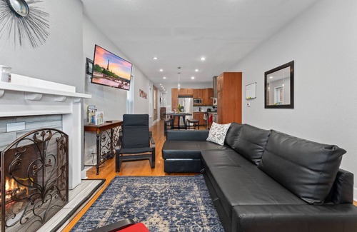 Five Points Casa | New Classic Comfortable Rino Escape. Pets Welcome
