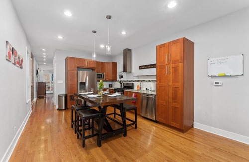 Five Points Casa | New Classic Comfortable Rino Escape. Pets Welcome