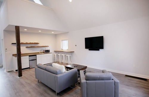 Old Louisville Casa | Nuevo. Limpio y barato!