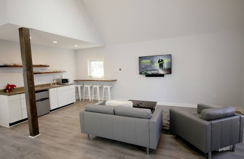 Old Louisville Casa | Nuevo. Limpio y barato!