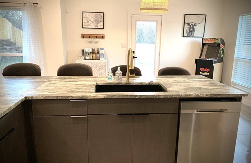 Fort Worth Casa | *NEW* Clean & Modern Living Close to all Fort Worth's best spots
